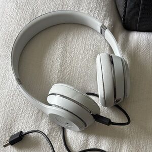 Beats SOLO 3 On-Ear Headphones - White and Silver